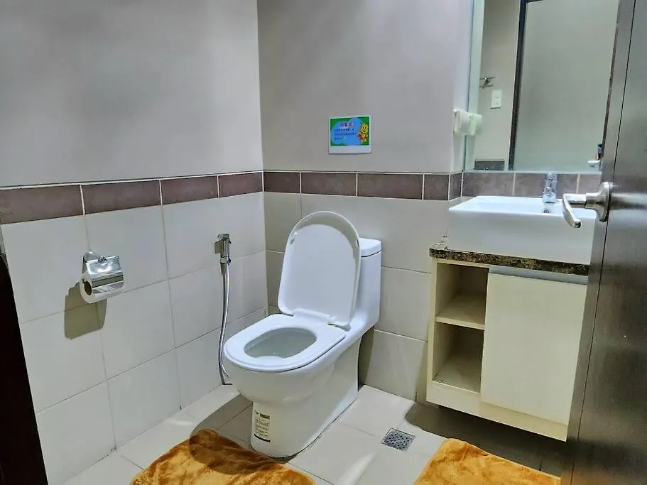 Stunning 1 Bedroom Manila Bay View Flat With Spacious Balcony Apartment